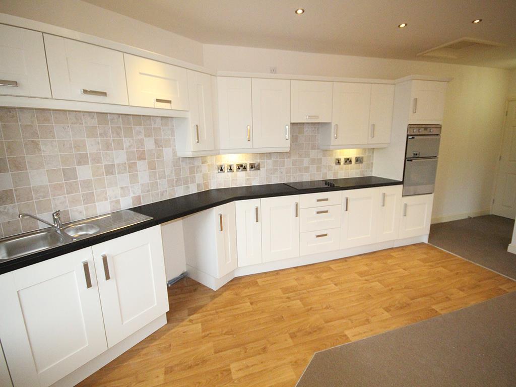 2 bedroom above shop apartment To Let in Barnoldswick - 2016-01-14 10.43.02.jpg